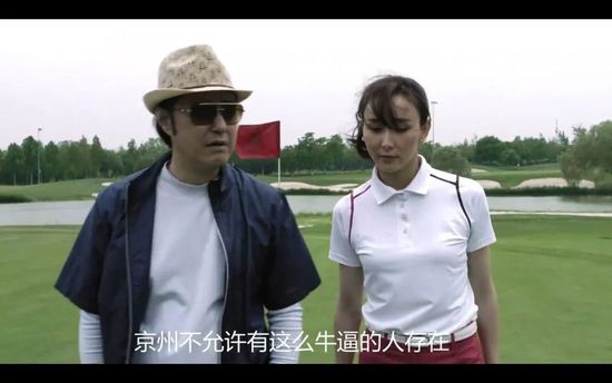 充满了泡沫的浴室